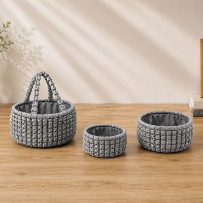 سلال تخزين مبطنة بتصميم منفوخ (مجموعة من 3 قطع)& Padded Quilted Storage Baskets (Set of 3)