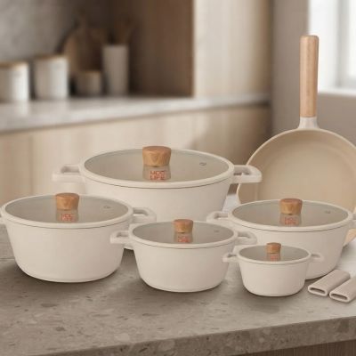 طقم أواني طهي سيراميك غير لاصق 11 قطعة من يوسي سي لايف (UCC LIFE - Ceramic Series) - باللون البيج/الأوف وايت - موديل UC04B11.  & : UCC LIFE 11-Piece Nano Ceramic Non-Stick Cookware Set in Off-White / Beige (Model: UC04B11).