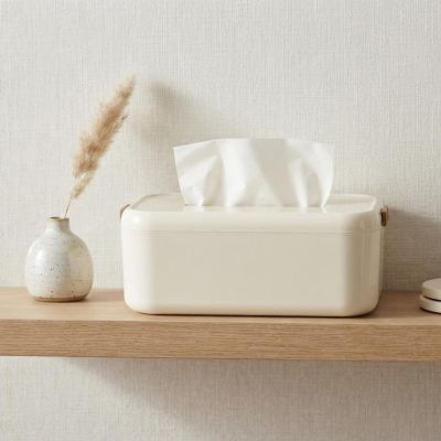 علبة مناديل مودرن باللون الأوف وايت/الكريمي مع مقابض جلاتين/جلدية.  & : Modern Off-White / Cream Tissue Box Covers with Side Handles.