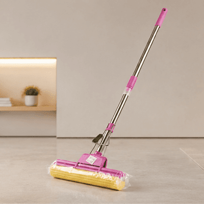 مساحة أرضيات إسفنجية مزودة بمقبض وعصا استانلس ستيل وآلية عصر يدوية (لون وردي).  & : Pink Sponge Roller Mop with Stainless Steel Handle & Self-Wringing Lever.
