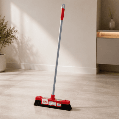 مكنسة أرضيات ناعمة مع عصا طويلة من لياو (LIAO Floor Broom with Long Handle).  & : LIAO Indoor Floor Broom with Long Handle.