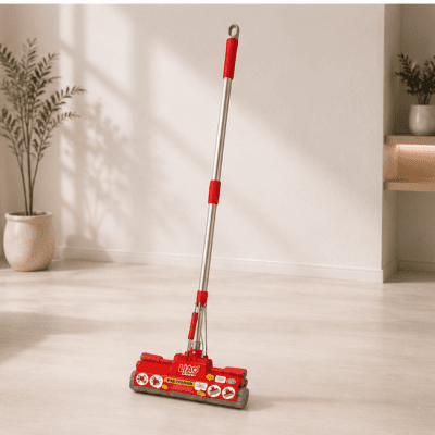 مساحة أرضيات إسفنجية (PVA) مع آلية عصر يدوية وعصا تلسكوبية من لياو (LIAO PVA Sponge Mop).  & : LIAO Self-Wringing PVA Sponge Mop with Telescopic Handle.