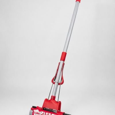 مساحة أرضيات إسفنجية (PVA) مع آلية عصر يدوية مزدوجة من لياو (LIAO Double Roller PVA Sponge Mop).  & : LIAO Double Roller Self-Wringing PVA Sponge Mop.
