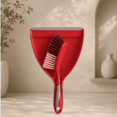 طقم جاروف وفرشاة يد صغيرة باللون الأحمر من  لياو & : LIAO  Red Dustpan & Brush Set.