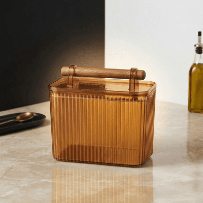 صندوق تخزين مضلع لون عسلي بغطاء ومقبض خشبي ​: Amber Ribbed Storage Box with Lid and Wooden Handle
