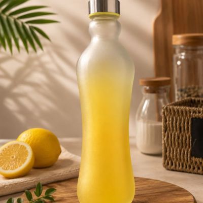 زجاجه مياه كبيره عالية الجودة الوانLarge, high-quality water bottle in various colors 