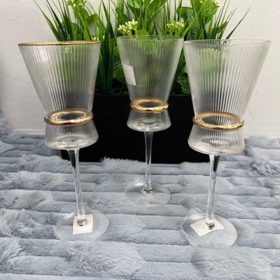  كأس زجاجي بتصميم زجزاج طويل