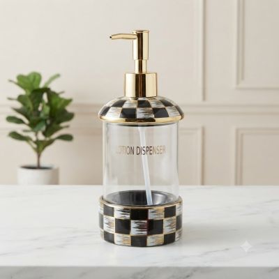 موزع صابون/لوشن زجاجي شفاف بنمط الشطرنج الأسود والذهبي ("LOTION DISPENSER").  & : Clear Glass Soap & Lotion Dispenser with Black & Gold Checkered Pattern.