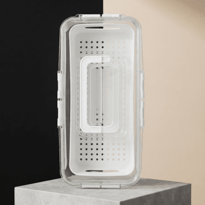 صندوق / منظم ثلاجة مستطيل شفاف بصفاية ومقبض داخلي - تصميم عصري  Rectangular Clear Fridge Organizer Box with Drainer and Inner Handle - Modern Design