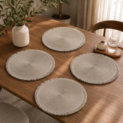 طقم مفارش سفرة دائرية مجدولة مع شراشيب جانبية 4 قطع - بيج / رمادي فاتح (OXFORD Home Secret).  & : OXFORD Home Secret 4-Piece Round Braided Placemat Set with Fringe - Beige / Light Grey.