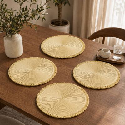 طقم مفارش سفرة دائرية مجدولة مع شراشيب جانبية 4 قطع - أصفر / قشي (OXFORD Home Secret).  & : OXFORD Home Secret 4-Piece Round Braided Placemat Set with Fringe - Straw Yellow.