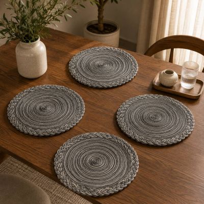 طقم مفارش سفرة دائرية مجدولة مع إطار ضفيرة 4 قطع - رمادي داكن / فحمي (OXFORD Home Secret).  & : OXFORD Home Secret 4-Piece Round Braided Placemat Set with Braided Border - Dark Grey / Charcoal.