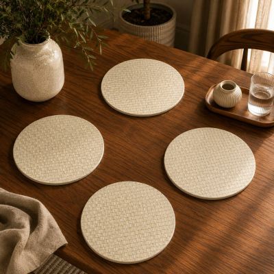 طقم مفارش سفرة دائرية بنقشة مجدولة/سلة 4 قطع - بيج / أوف وايت (OXFORD Home Secret).  & : OXFORD Home Secret 4-Piece Round Woven Basketweave Placemat Set - Cream / Off-White.
