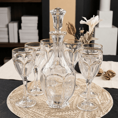 طقم تقديم كريستال كلاسيكي بنقوش أوراق الشجر (7 قطع) Classic Leaf-Etched Crystal Decanter & Glass Set (7 Pieces)