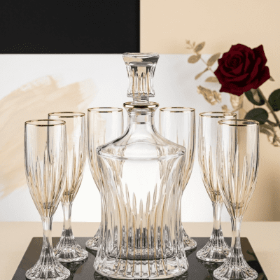 طقم تقديم كريستال مضلع ومطعم بالذهب (7 قطع) Luxury Gold-Lined Fluted Crystal Decanter & Glass Set (7 Pieces)
