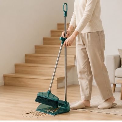 طقم مكنسة وجاروف بمقبض طويل ومشط لتنظيف الشعيرات من أوكسفورد (OXFORD Broom and Dustpan Set).  & : OXFORD Long Handle Broom and Dustpan Combo Set with Comb Teeth.