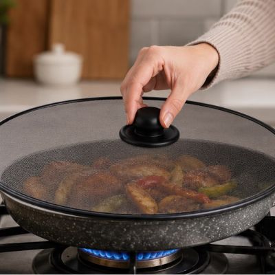غطاء شبكي مقاوم لطرطشة الزيت للمقالي والأواني مع مقبض علوي (Stainless Steel Splatter Screen Guard).  |: Stainless Steel Splatter Screen Guard for Frying Pans with Knob Handle.