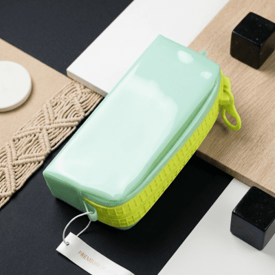 مقلمة سيليكون عصرية بسحاب عريض - لون تيفاني/نعناعي. Pastel Mint Silicone Pencil Case with Chunky Zipper.