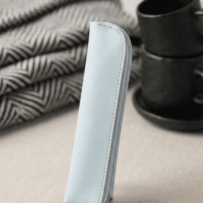 جراب أقلام جلدي أنيق (لون أزرق فاتح) Elegant Leather Pen Case/Pouch (Light Blue)