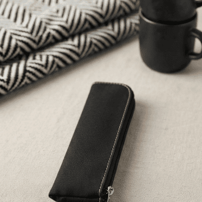 مقلمة قماشية سوداء بخياطة صفراء Black Canvas Pencil Case with Yellow Stitching