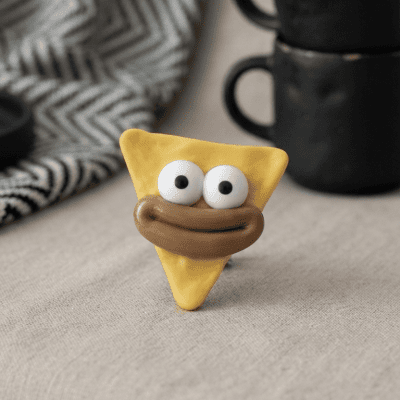 مشبك ورق/ملاحظات مغناطيسي بتصميم شريحة ناتشو مرحة Fun Nacho Chip Magnetic Paper/Note Clip