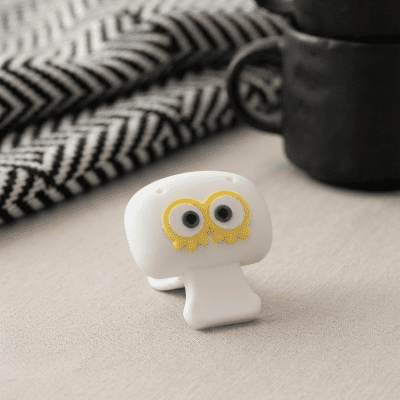 مشبك/حامل متعدد الاستخدامات بتصميم عيون مرحة (أبيض) Multipurpose Fun Eye Clip/Holder (White)