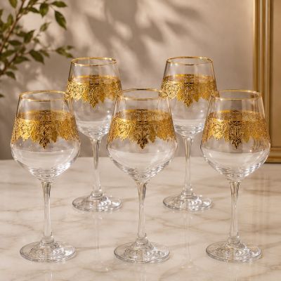 كؤوس زجاجية للمشروبات / كؤوس عصير مزخرفة بإطار ذهبي  & : Gold-rimmed decorative wine glasses / Goblet glassware with gold detailing