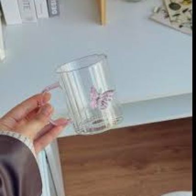 مج عليه فراشه زجاج كبير مقاس80*94 بيد ملونه