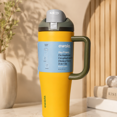 Owala FreeSip Tumbler with Handle | كوب أو مج أووالا فري سيب الحراري المعزول بمقبض جانبي