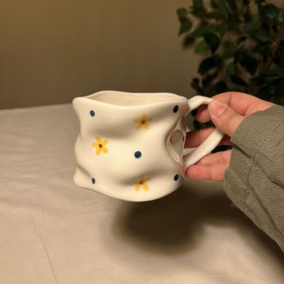  flower-patterned ceramic coffee mug.