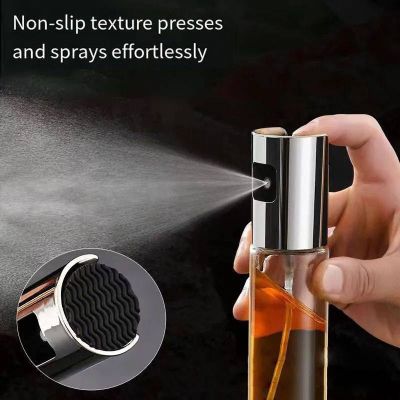 &nbsp; glass oil spray bottle with a stainless steel nozzle and non-slip texture pressing for easy spraying. The design allows for precise control of oil distribution, making it suitable for cooking, baking, and air frying.