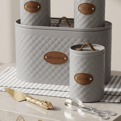 A spacious, beautifully textured container to keep your bread fresh and your surfaces clutter-free. 