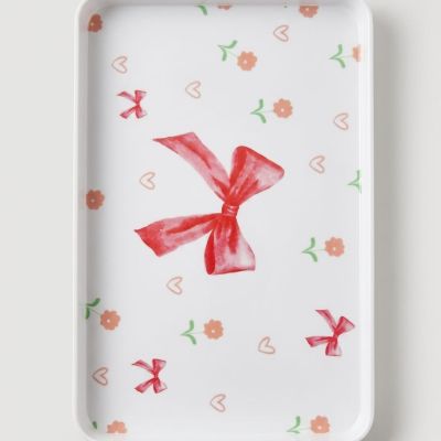 Beautiful, practical, and perfectly sized. Elevate your serving game with this lovely large tray. 
