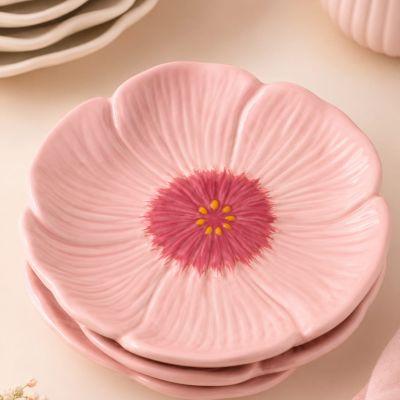 Flower Ceramic Plate 🌸 Stylish ceramic plate, perfect for serving & d&eacute;cor. Sold individually. ✨