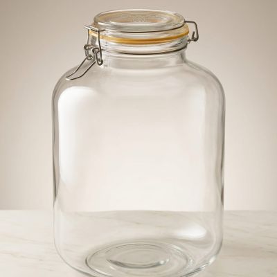 Add a touch of heritage style to your home with this beautiful 5000 ML glass jar."