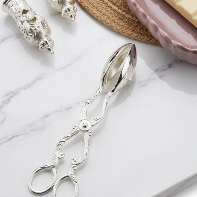 Classic charm for modern living. The perfect finishing touch to your serving set