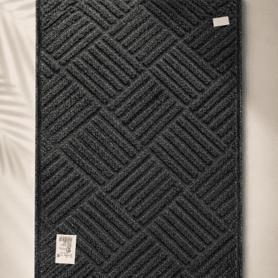 🖤 Modern Textured Door Mat  Keep dirt outside and style inside. Durable, practical, and perfect for any entrance.