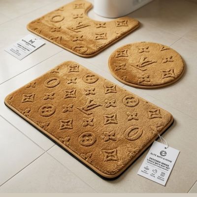 Bathroom styling, perfected. 🤎✨ Treat your feet to cloud-like softness with our new 3-piece monogram bath set. Fast-drying, machine washable, and undeniably stylish.