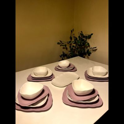 "Elevate your dining. ✨ Elegant 25-piece porcelain set for every occasion." ​ "فخامة في كل تفصيلة. ✨ طقم عشاء بورسلين 25 قطعة، يجمّل سفرتك."