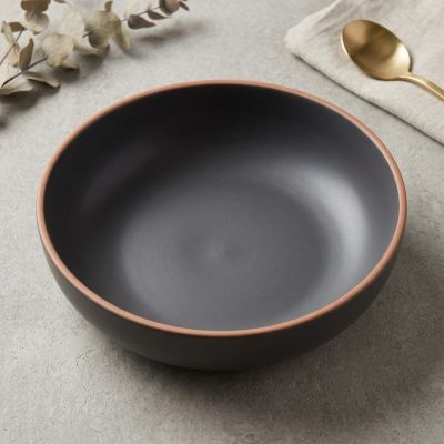 طبق واحد، أناقة لا حصر لها. فخار بلمسة دفء من ARTISANAL LIVING.  One bowl, endless elegance. Pottery with a warm touch from ARTISANAL LIVING.