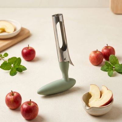 تفاح مقطع باحترافية في ثوانٍ! 🍎 أداة "Casasunco" تجعل تحضير الفواكه أسرع وأسهل.  ​English: Perfectly cored apples in seconds! 🍎 The "Casasunco" tool makes fruit prep faster and easier