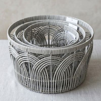 : سلال تخزين دائرية متداخلة بنمط الخيزران (الروطان)& Nested Circular Rattan Storage Baskets.